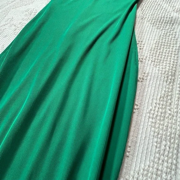 Chic Backless Green Dress - Picture 4 of 8